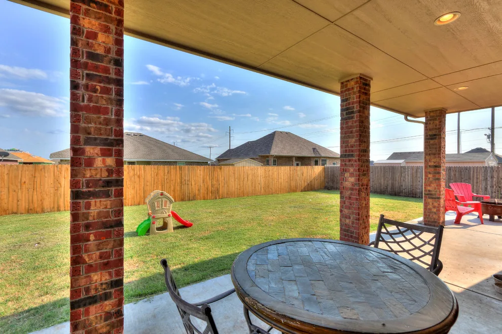 Tailored Residence, Moore, OK by Hawn Bros Construction LLC - Photo 16