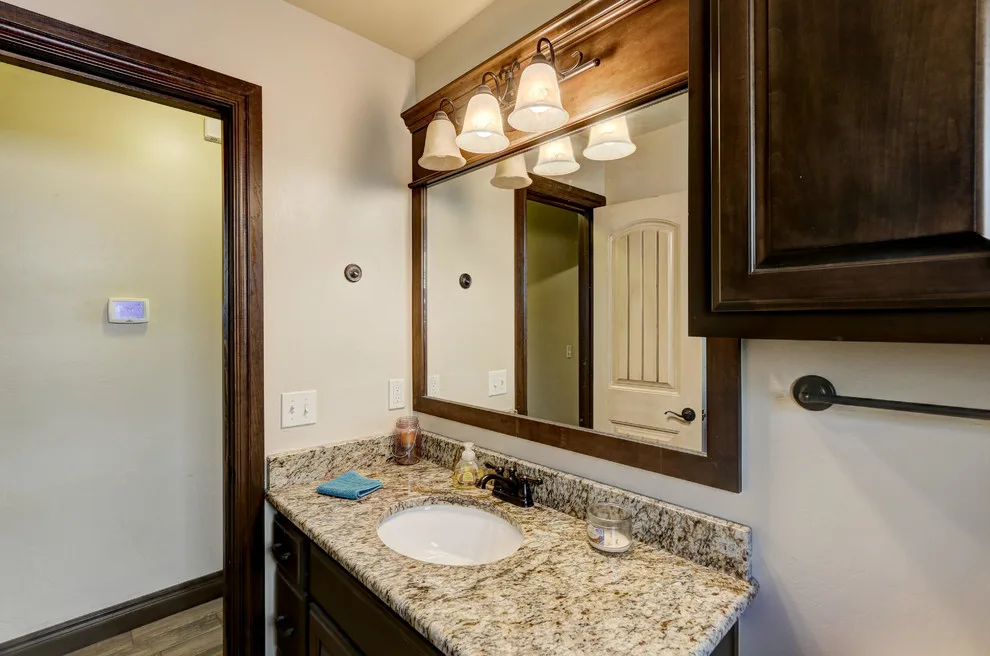 Tailored Residence, Moore, OK by Hawn Bros Construction LLC - Photo 32