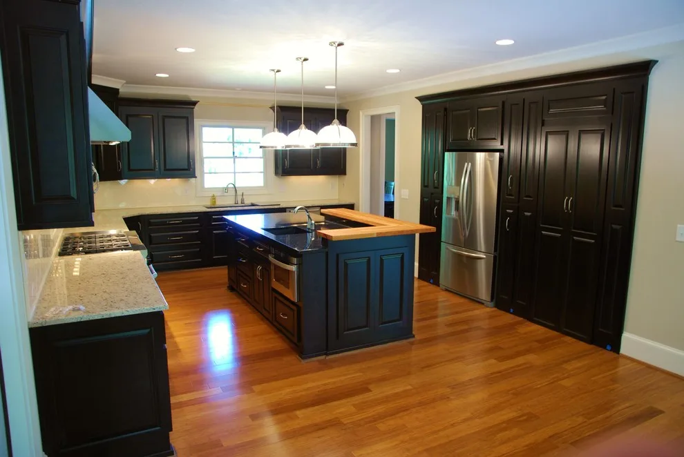 Tailored Residence with Semi-Open Layout by R LUCAS Construction And Design - Photo 5