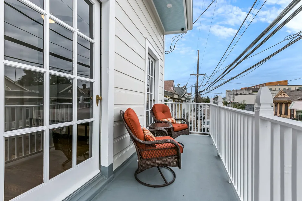 Uptown Historical Restoration by MGI Construction - Photo 10