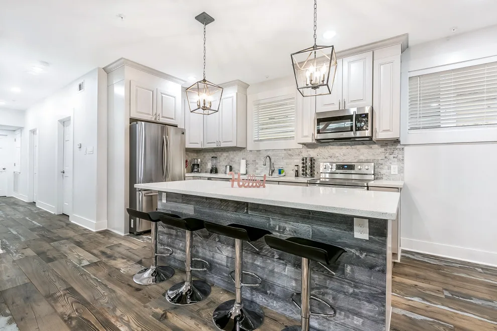 Uptown Historical Restoration by MGI Construction - Photo 8