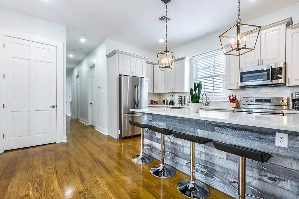 Uptown Historical Restoration by MGI Construction - Photo 5