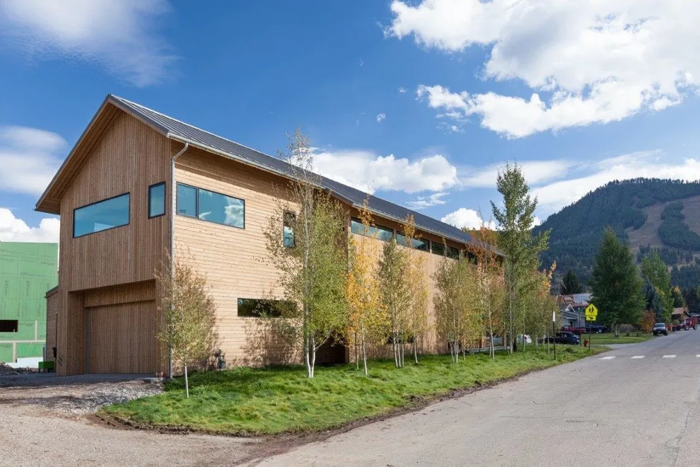 Contemporary Jackson Residence by New West Building Company - Photo 13