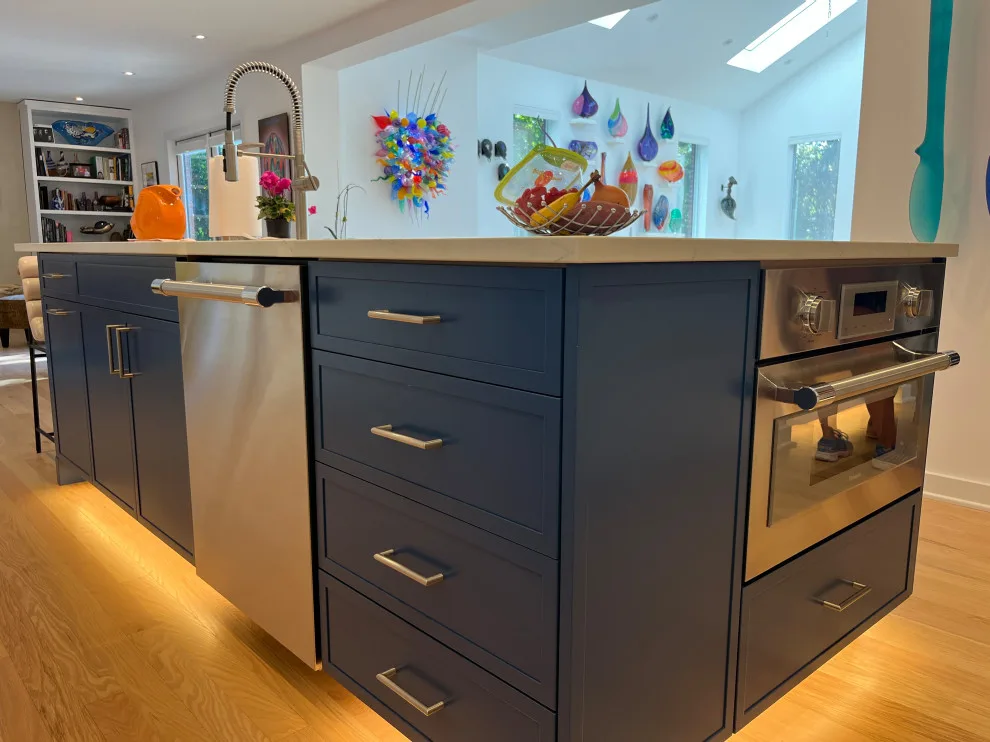 Glass Artist Studio and Exhibition by Designer Builders Inc. - Photo 28