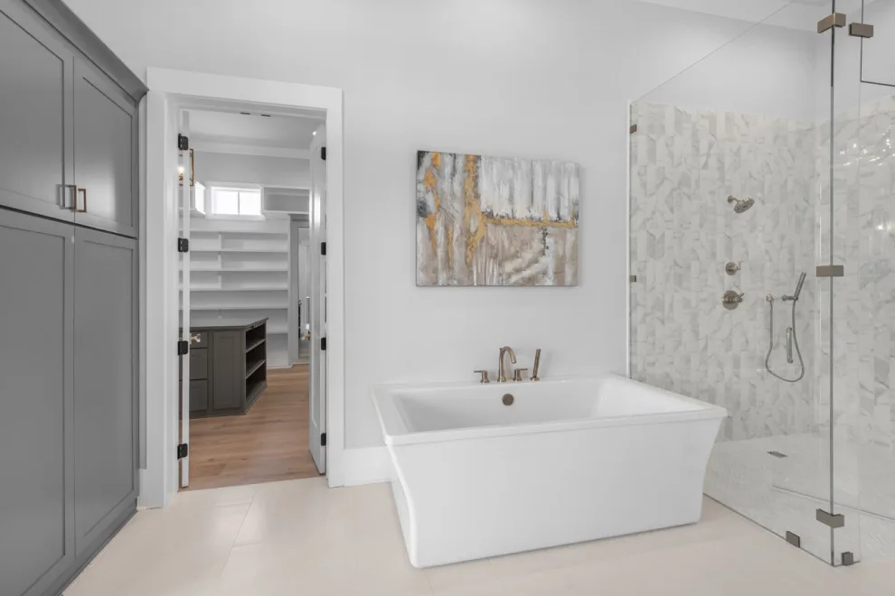 Beautiful Tailored Residence by Oasis Spaces - Photo 16