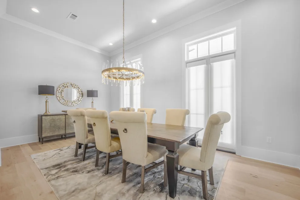 Beautiful Tailored Residence by Oasis Spaces - Photo 12