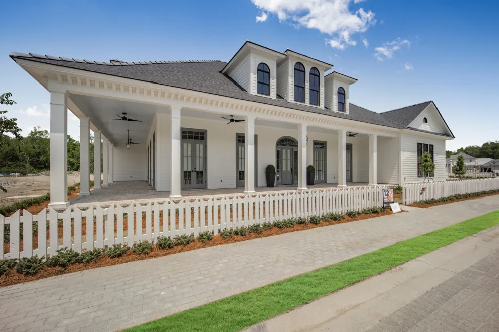 Beautiful Tailored Residence by Oasis Spaces - Photo 3