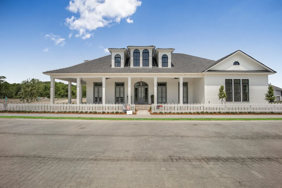 Beautiful Tailored Residence by Oasis Spaces - Photo 2