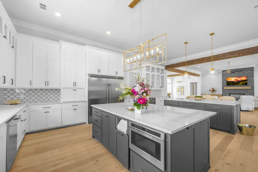 Beautiful Tailored Residence by Oasis Spaces - Photo 7