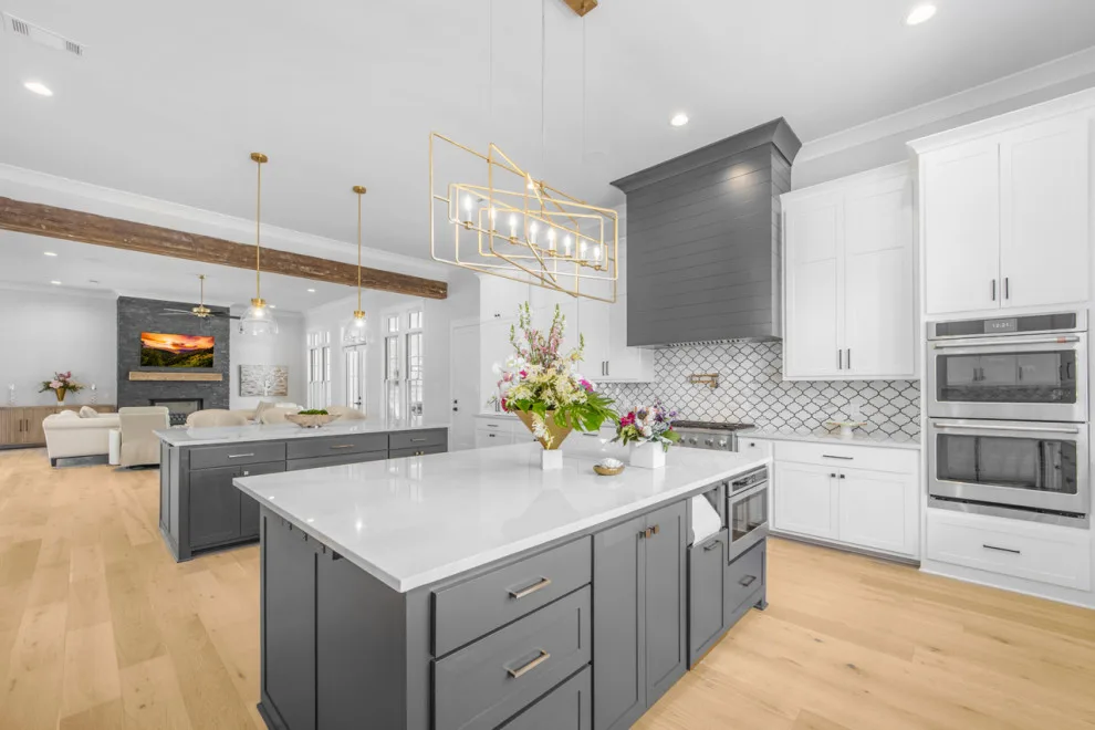 Beautiful Tailored Residence by Oasis Spaces - Photo 8