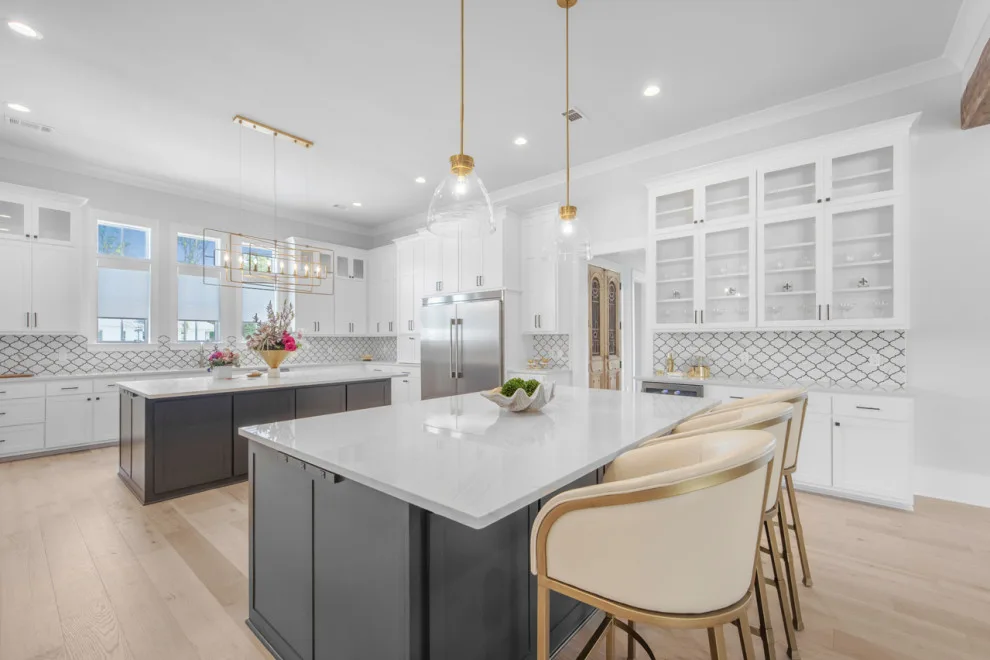 Beautiful Tailored Residence by Oasis Spaces - Photo 18