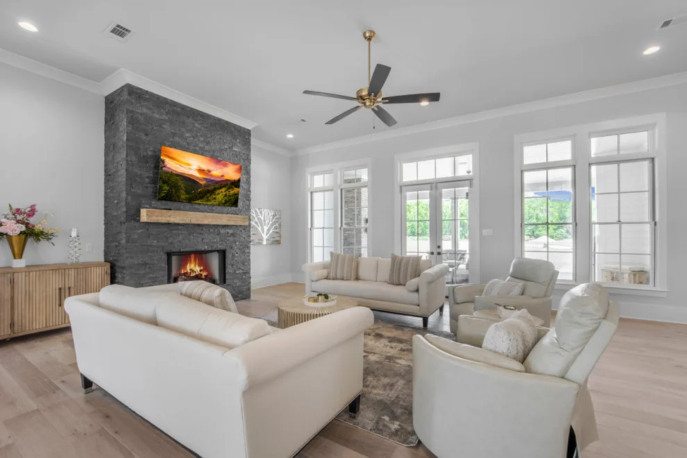 Beautiful Tailored Residence by Oasis Spaces - Photo 10