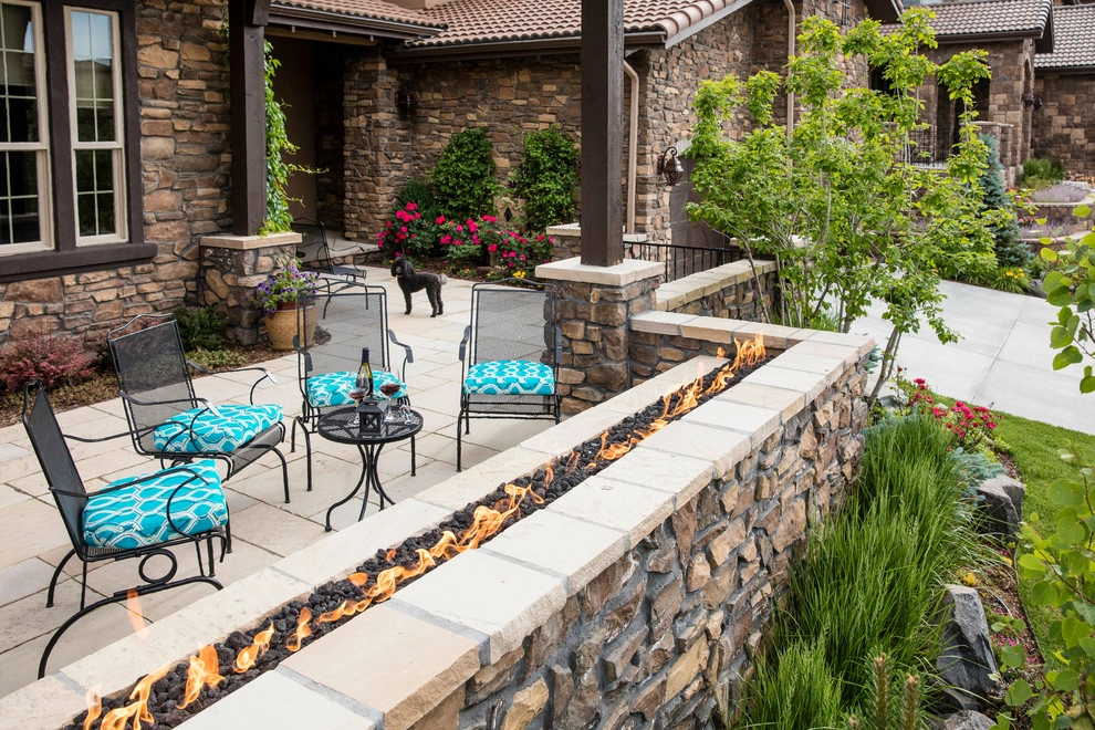 Traditional Solterra Courtyard with a View by C&H Landscaping - Photo 4