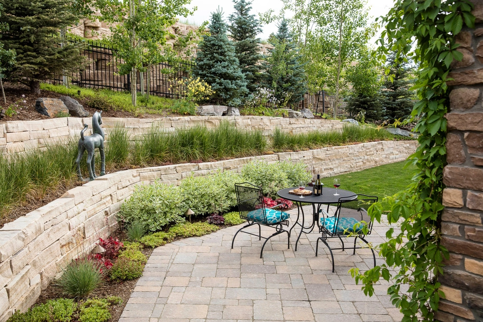 Traditional Solterra Courtyard with a View by C&H Landscaping - Photo 5