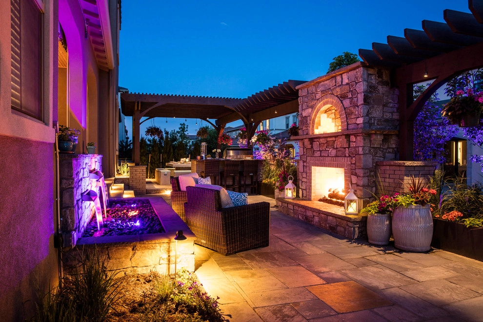Contemporary Solterra Sanctuary by C&H Landscaping - Photo 7