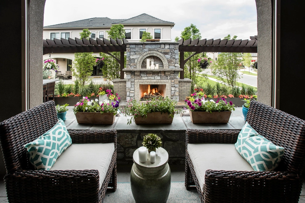 Contemporary Solterra Sanctuary by C&H Landscaping - Photo 6