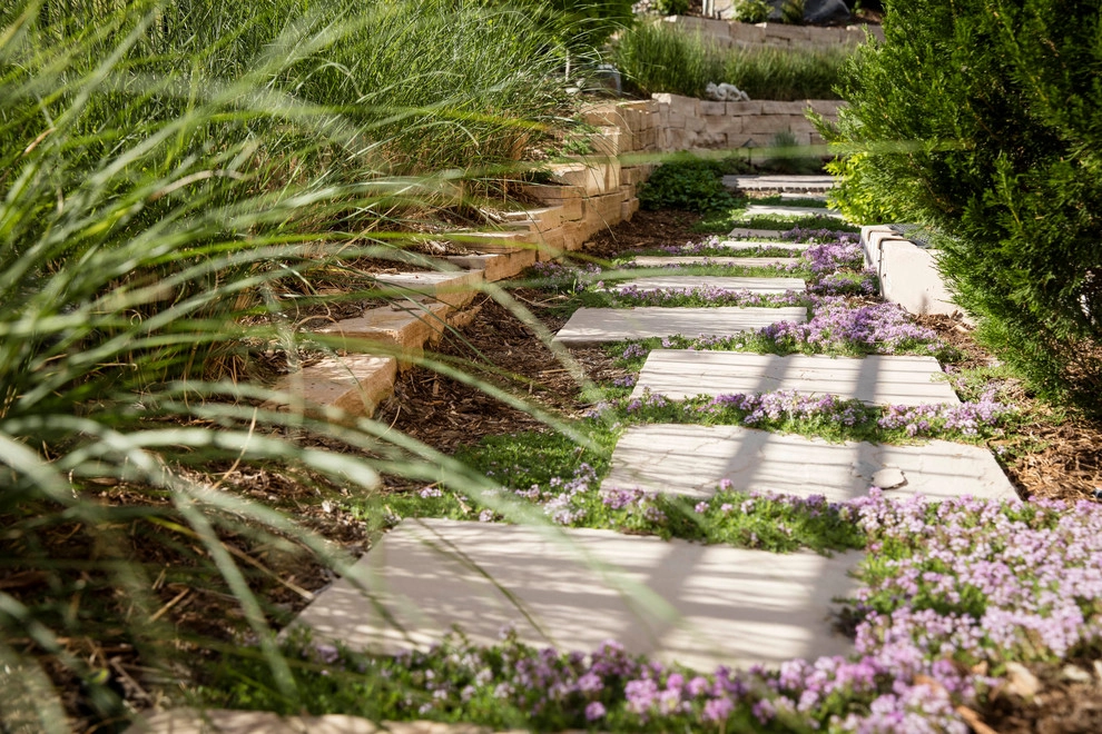 Traditional Solterra Courtyard with a View by C&H Landscaping - Photo 8