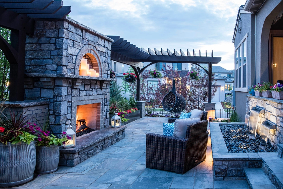 Contemporary Solterra Sanctuary by C&H Landscaping - Photo 2