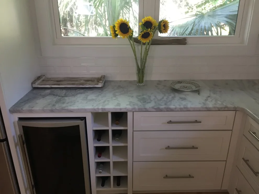 Elegant White Kitchen by Martinelli Building And Contracting, LLC - Photo 2