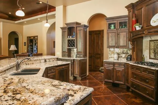 Luxury Living Construction - Photo 2