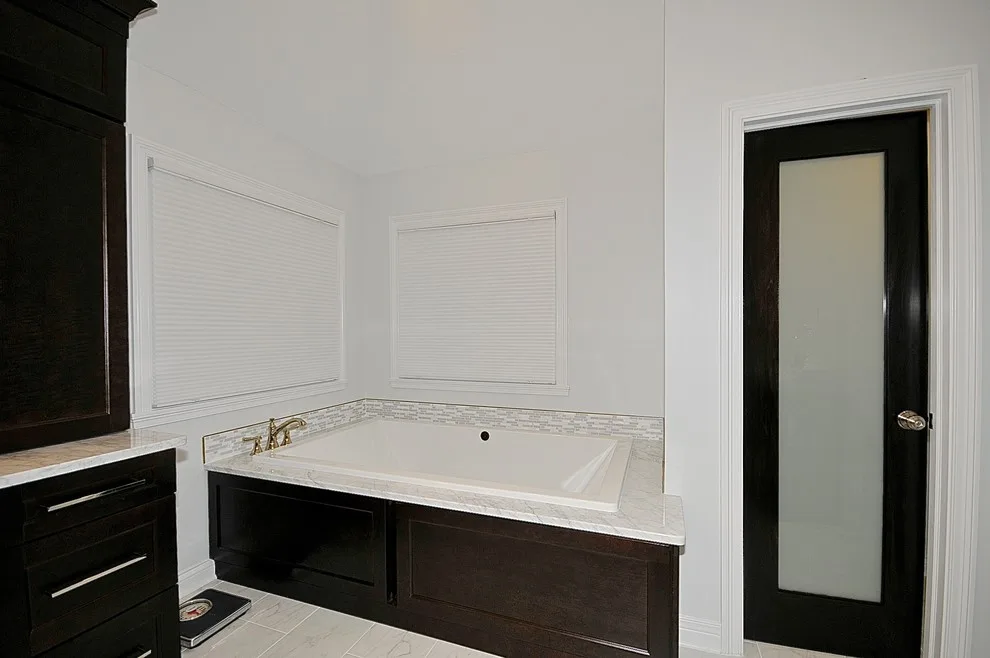 Oakleaf Bathrooms by GuyCo by The Guy Corporation - Photo 2