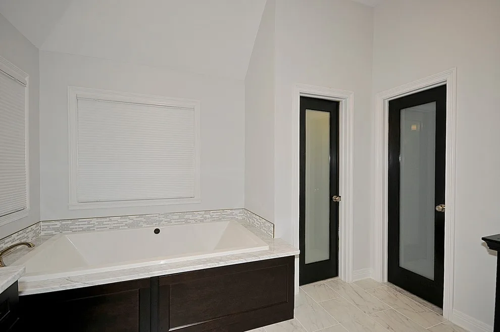 Oakleaf Bathrooms by GuyCo by The Guy Corporation - Photo 13