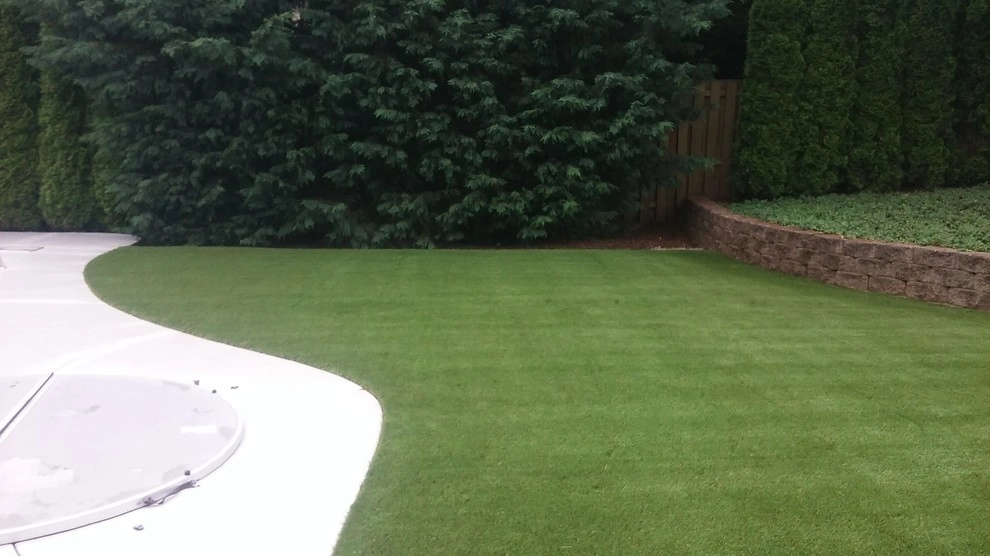 Backyard Lawn & Putting Green by Cascade Greens, LLC, Synthetic Installations - Photo 2