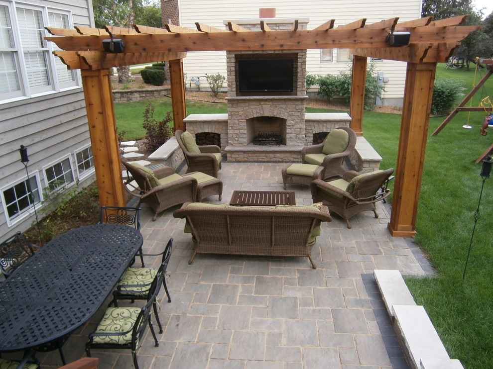 Naperville Private Residence Patio by CB Conlin Landscapes Inc. - Photo 4