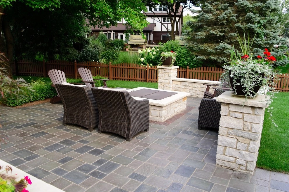 Naperville Private Residence Patio by CB Conlin Landscapes Inc. - Photo 4