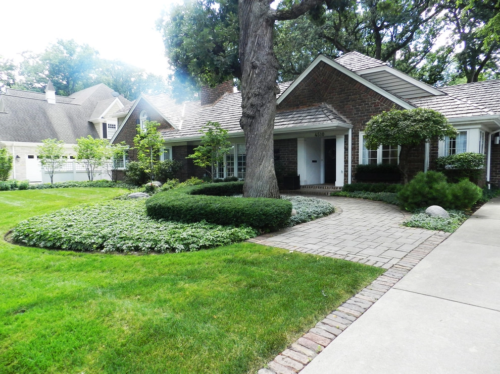 Downers Grove Private Residence Landscape by CB Conlin Landscapes Inc. - Photo 2