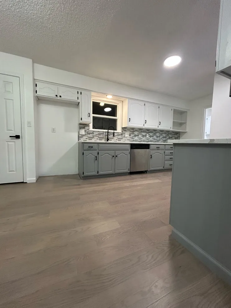 Built 2 Last Contractors - Photo 8