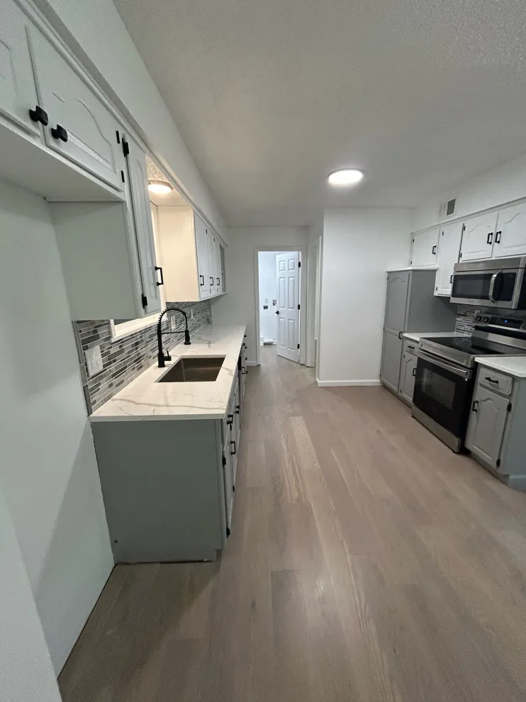 Built 2 Last Contractors - Photo 2