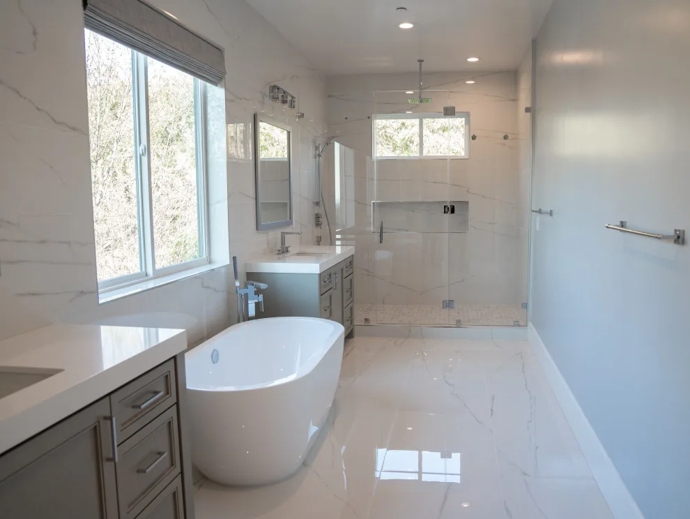 Hillside Residence by Deco Development Inc. - Photo 5