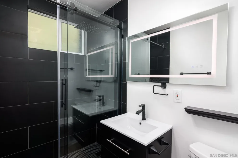 Hillcrest Haven: Refreshing the Bathroom, Laundry Area, and Bedroom by Apex Ridge Construction - Photo 5