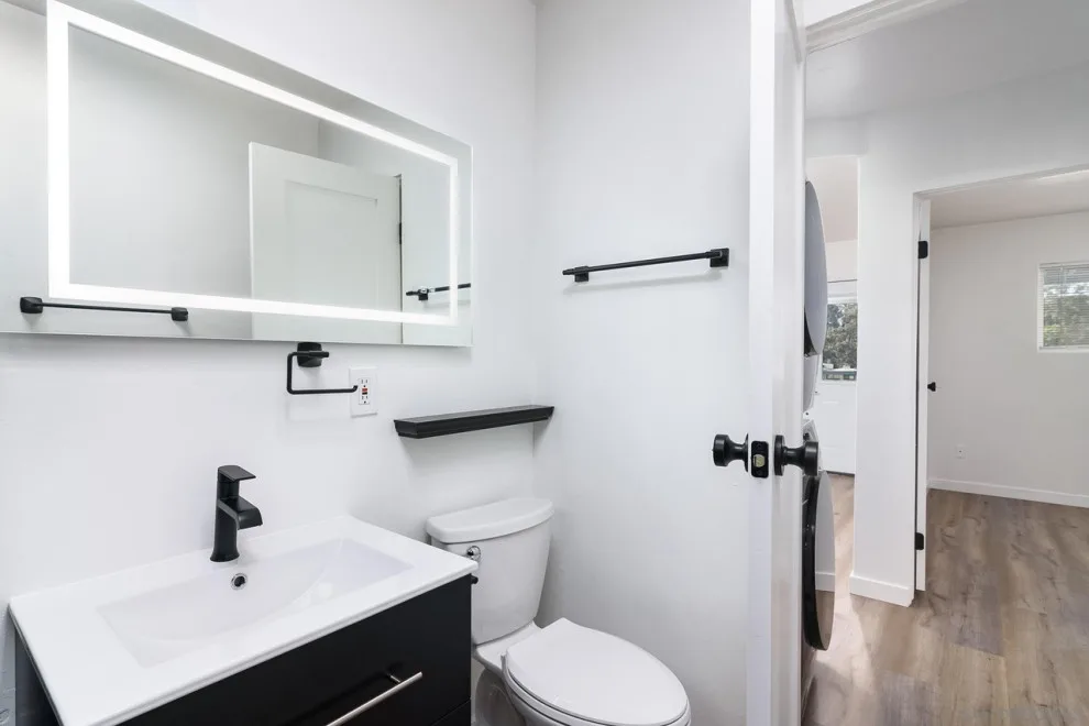 Hillcrest Haven: Refreshing the Bathroom, Laundry Area, and Bedroom by Apex Ridge Construction - Photo 4