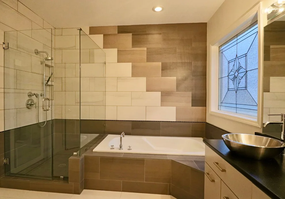 Trendy Main Bathroom by Vincent Abell Contracting - Photo 2