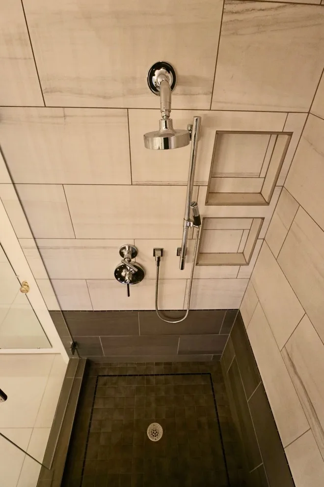 Trendy Main Bathroom by Vincent Abell Contracting - Photo 3