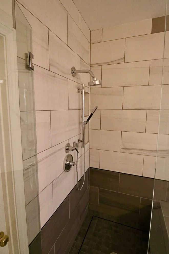 Trendy Main Bathroom by Vincent Abell Contracting - Photo 4