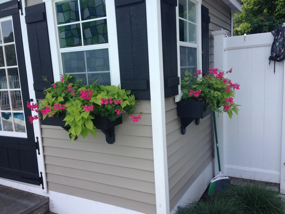 City & Estate Gardener - Photo 9