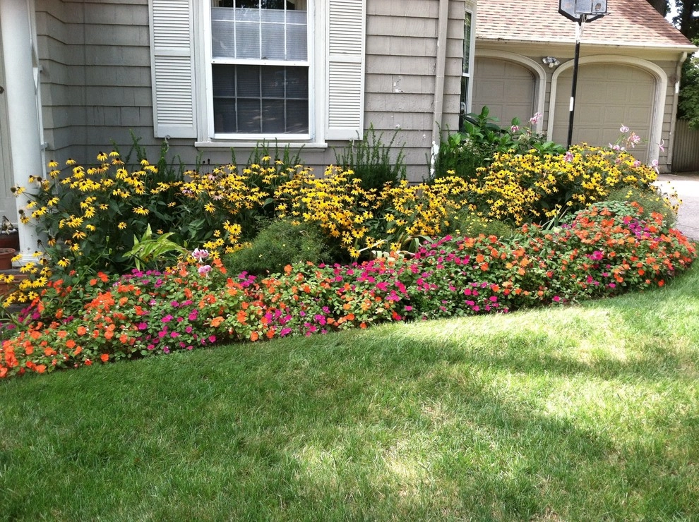 Seasonal Color by City & Estate Gardener - Photo 27