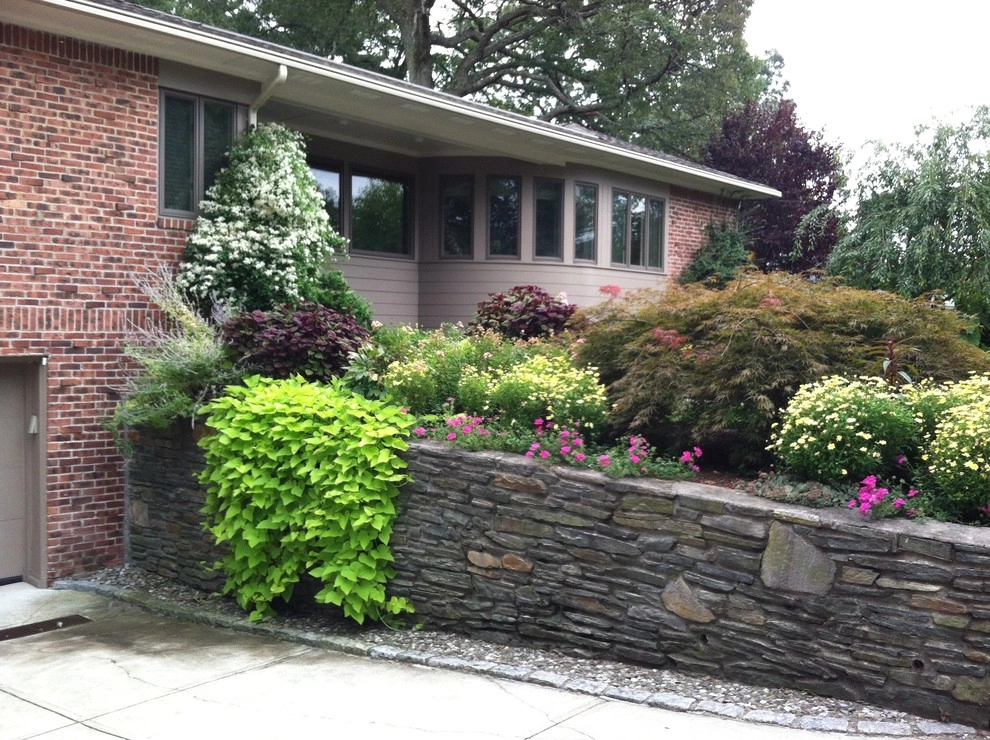 Seasonal Color by City & Estate Gardener - Photo 46