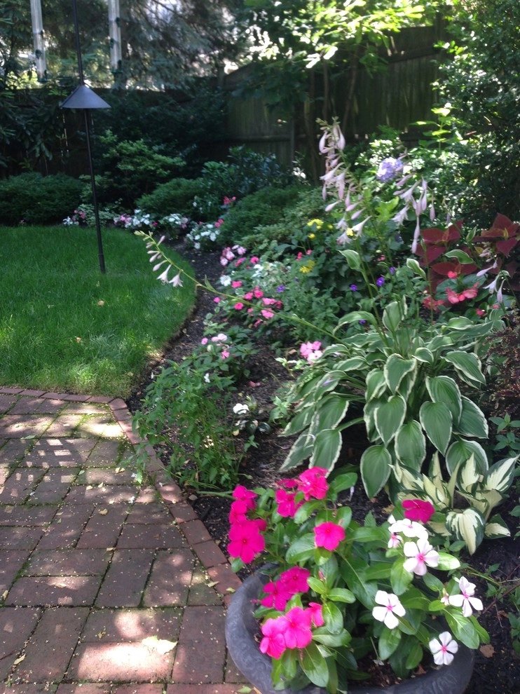 Seasonal Color by City & Estate Gardener - Photo 44