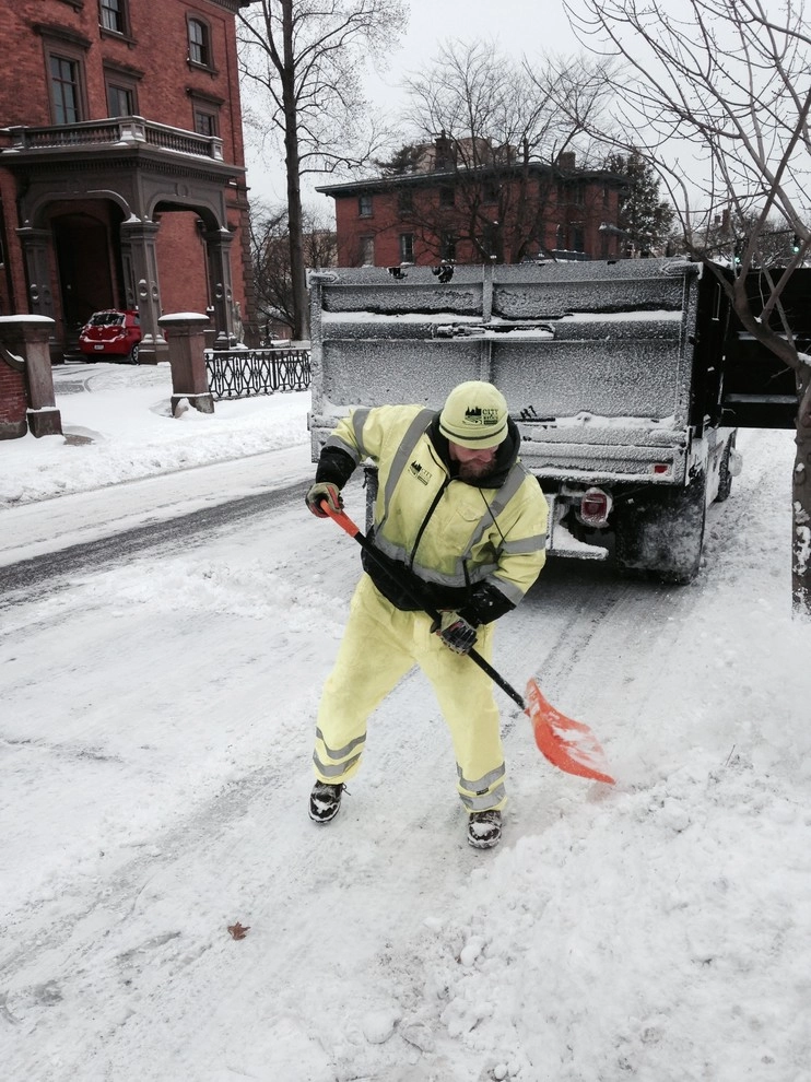 snow service by City & Estate Gardener - Photo 3