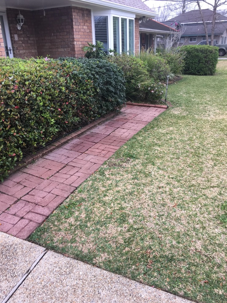 Small landscape re-design, installation and pavers by Clean Cut Landscape Co - Photo 5