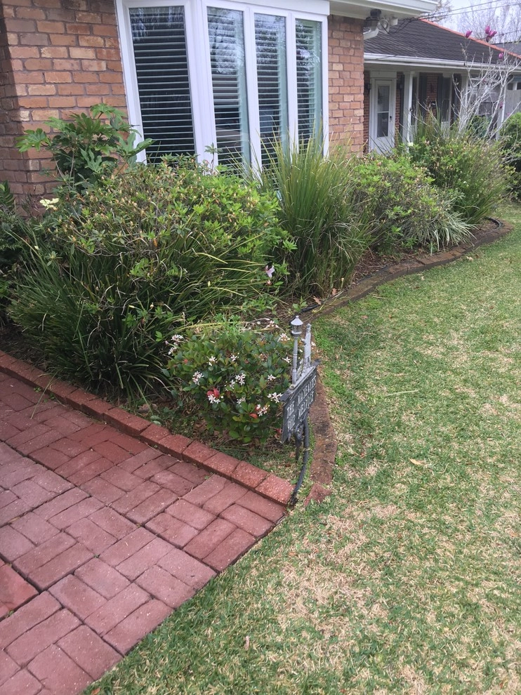 Small landscape re-design, installation and pavers by Clean Cut Landscape Co - Photo 2