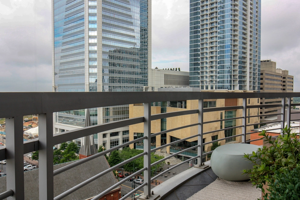 HIGH RISE PATIO GARDEN by Coogan's Design Build - Photo 4