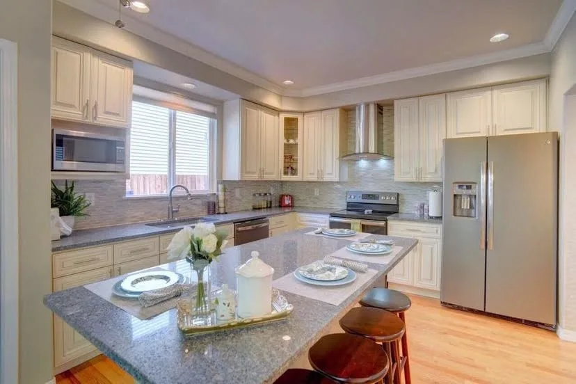 Luxury Interiors LLC - Photo 2