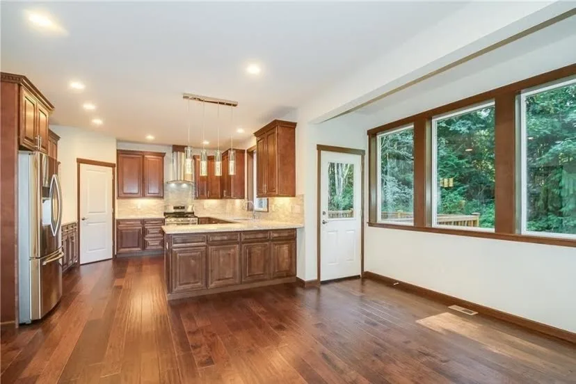Luxury Interiors LLC - Photo 10