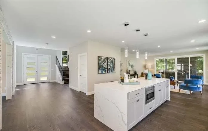 Luxury Interiors LLC - Photo 14