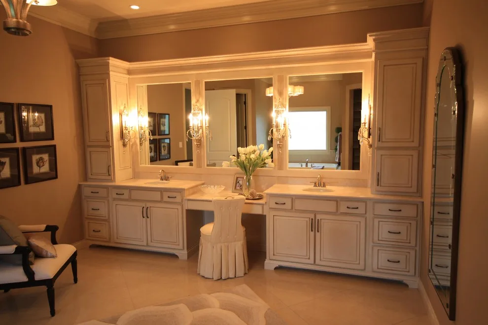 Lake Forest Residence in Owensboro by Walters Cabinets, Inc. - Photo 2